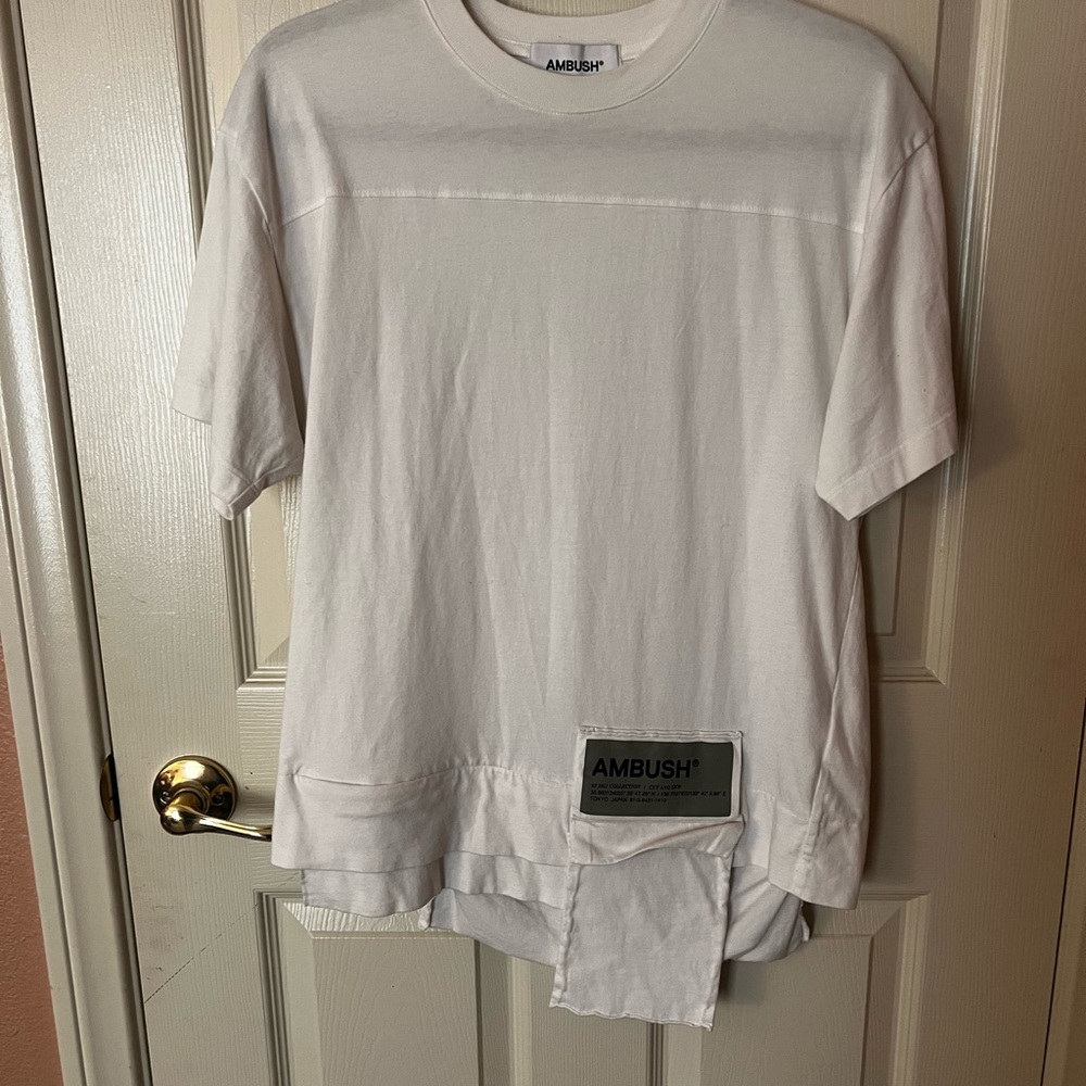 UNISEX White Short Sleeve Tee made in Japan white color , excellent condition